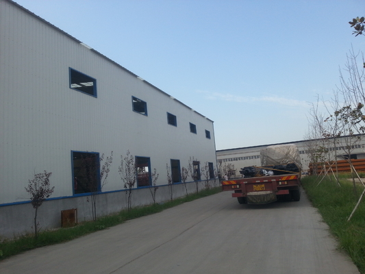 Q235 Prefab Metal Warehouse Roof Structure PU Steel H Beam White