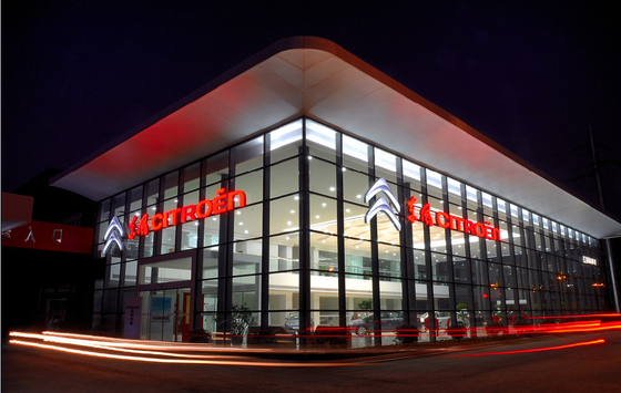 Steel Roof Truss For Auto Trading Showrooms Stylish And Strong Building Solutions
