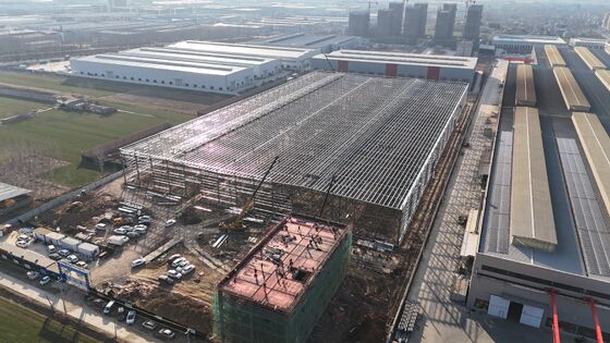 Brazil Warehouse Roof Structure Utilizing Prefabricated Steel Elements to Achieve Faster Assembly and Construction in Logistics Facilities